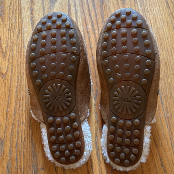 UGG Slippers - Picture 2 of 5